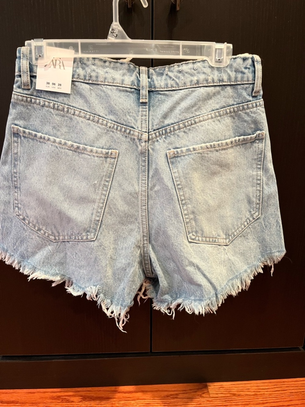 Zara Light Wash Distressed Denim Shorts - Women Size 6 - Picture 3 of 6